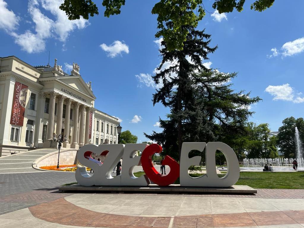 Hip Riverview Bestern Szeged Kültér fotó