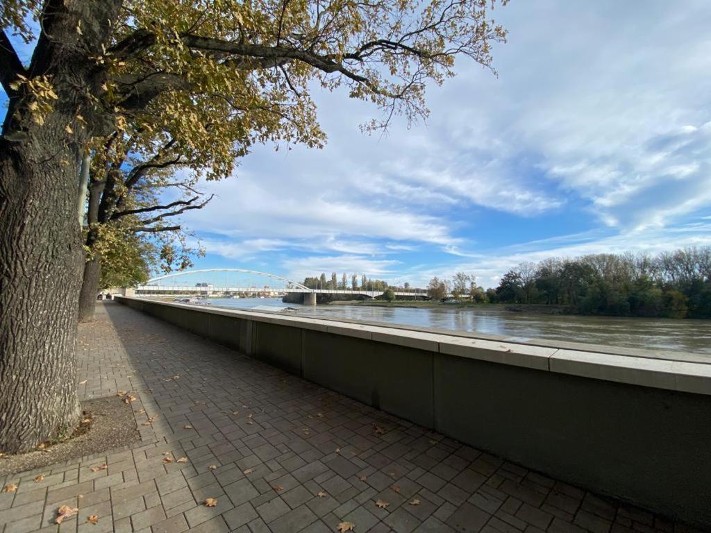 Hip Riverview Bestern Szeged Kültér fotó